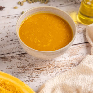 CREME DE ABÓBORA COM ESPECIARIAS E FRANGO DESFIADO